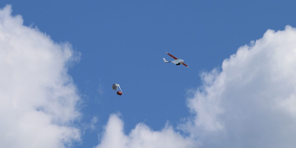 zipline-delivery Zip dropping package
