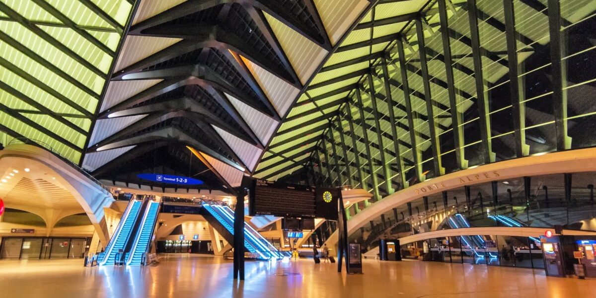 smart airports smart airports