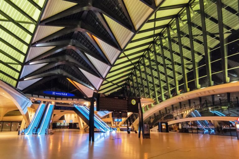 smart airports