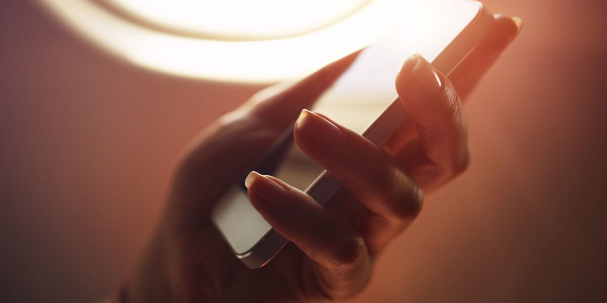 Smartphone using wireless IFE