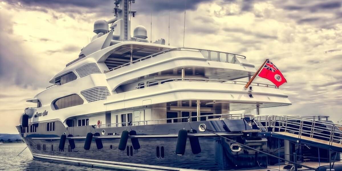 yacht-3480913_1280-min